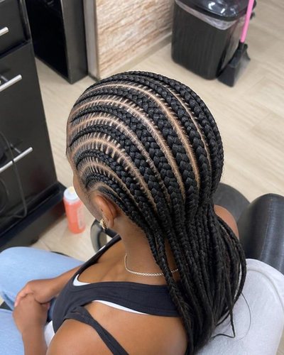 Frisch geflochtene Cornrows